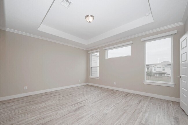 Building Photo - 10014 Granary Dr