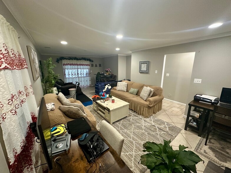 Building Photo - 327 Edgewood Rd