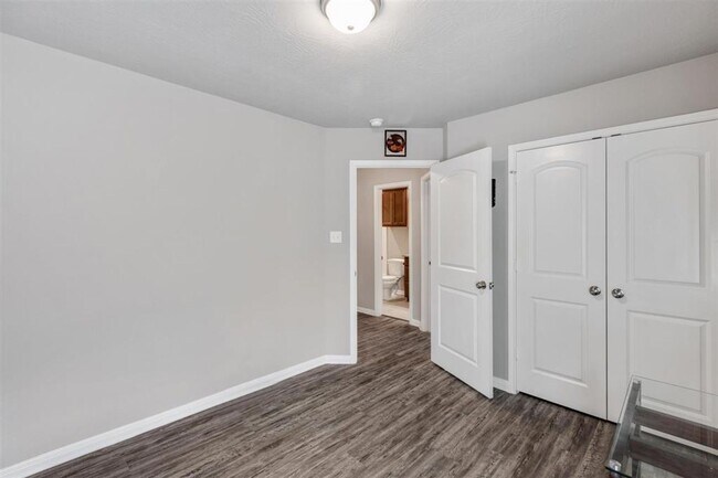 Building Photo - Like new 3 bedroom, 2 bath in the gated community of Point Aquarius/Summerchase