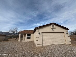 Building Photo - 5342 S San Pedro Ave