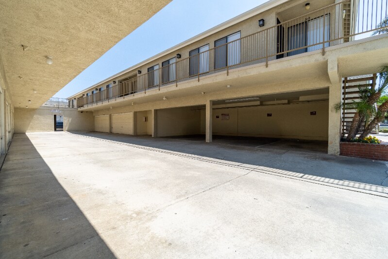 Building Photo - 322 S Claudina St