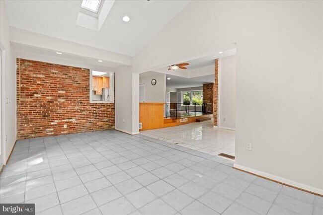 Building Photo - 7504 Radnor Rd