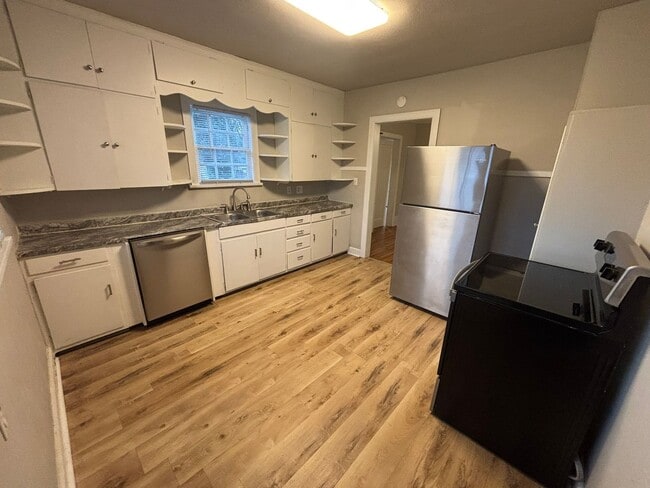 Building Photo - 129 Boles St