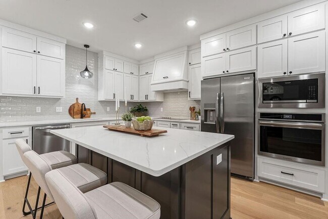 Building Photo - 4100 W Olive St