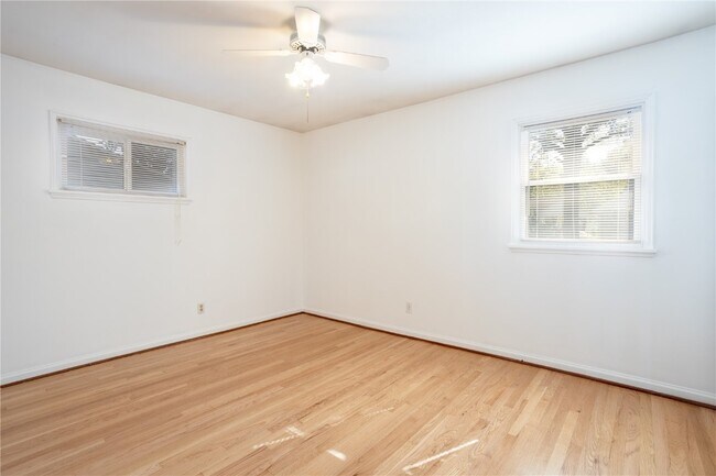 Building Photo - 4464 Mohegan Dr