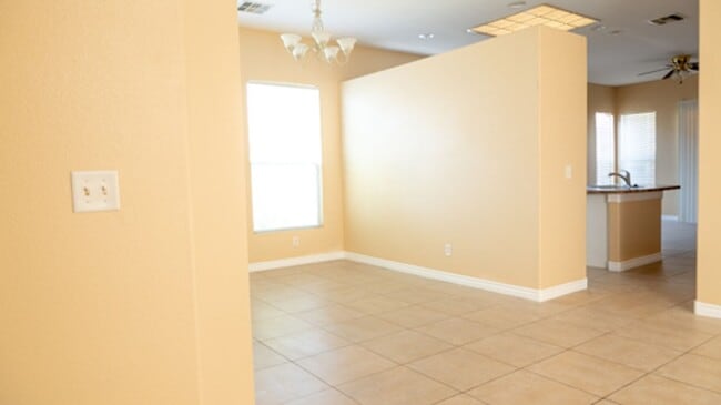 Building Photo - 9205 Guggenheim Ct