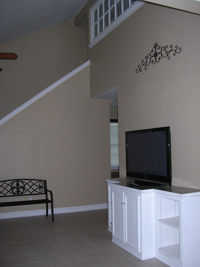 Building Photo - 710 E Boyd Dr