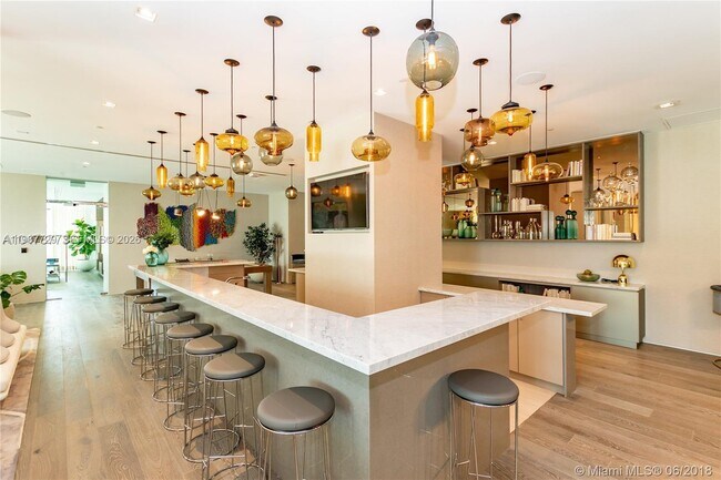 Building Photo - 650 NE 32nd St