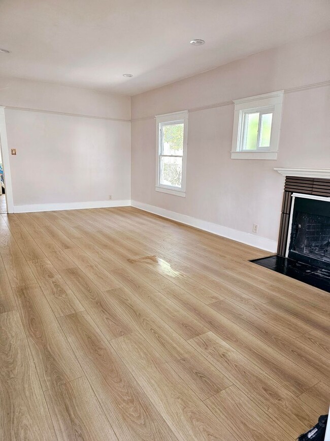 Building Photo - 63-69 S Greenwood Ave