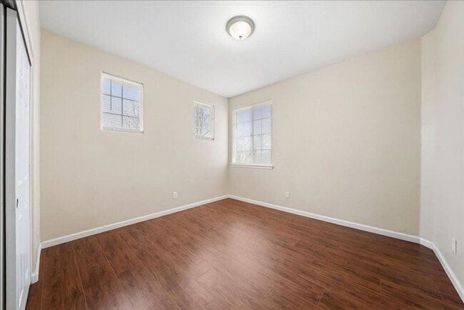 Building Photo - 9615 Harvest View Way