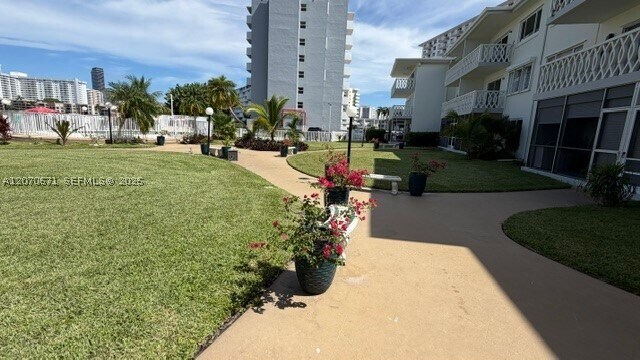 Building Photo - 450 Golden Isles Dr