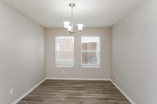 Building Photo - 3227 Barkers Crossing Ave