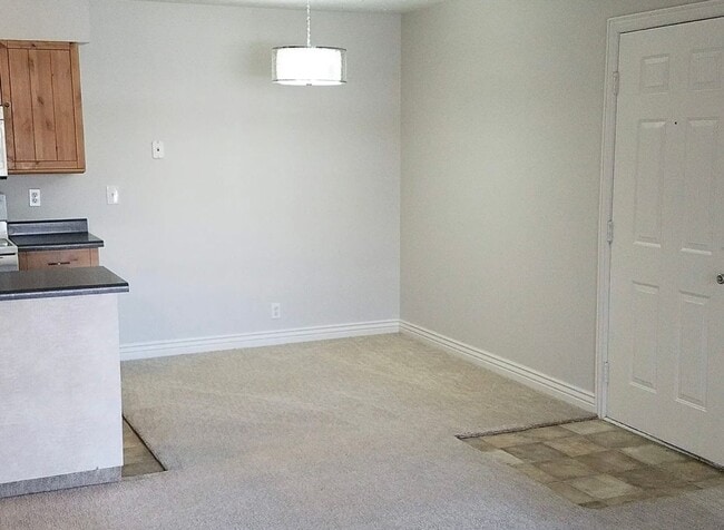 Building Photo - Beautiful 2 bedroom/2 bathroom condo with Mountain View’s