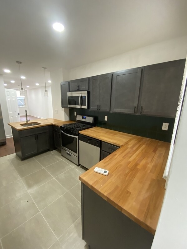 Building Photo - 423 N Highland Ave