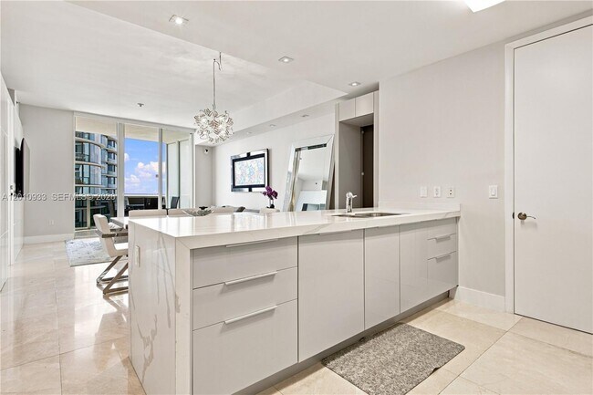 Building Photo - 15811 Collins Ave