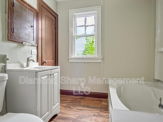 Building Photo - 5611 Hallows Ave