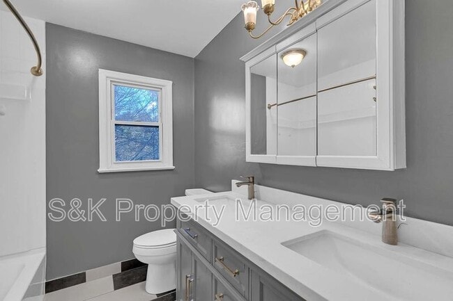 Building Photo - 350 Hughes Dr