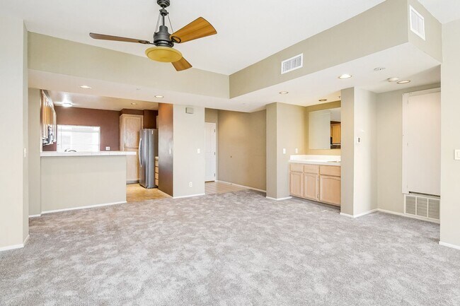 Building Photo - PENTHOUSE-STYLE UNIT IN SIGNAL HILL  w/180 degree Views 3Br/2Ba $3750mo