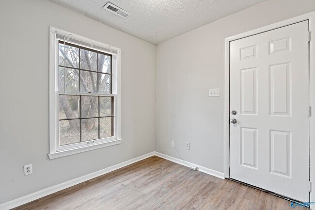 Building Photo - 2710 Cave Ave NW