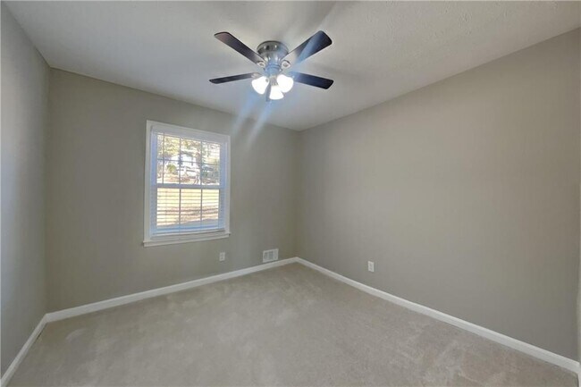 Building Photo - 1176 Golden Cir SW