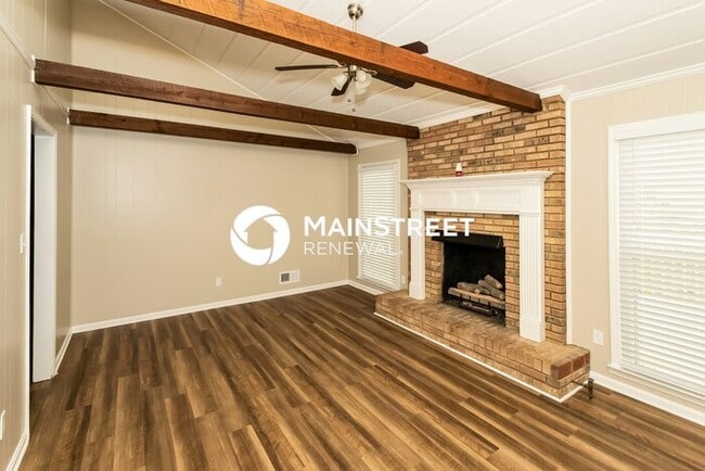 Building Photo - 3 Bedroom Pet-Friendly Home in Birmingham, AL with Main Street Renewal