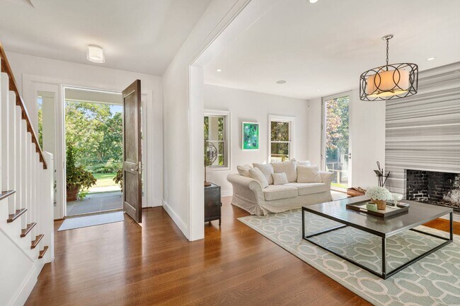 Building Photo - 1 Paumanok Rd