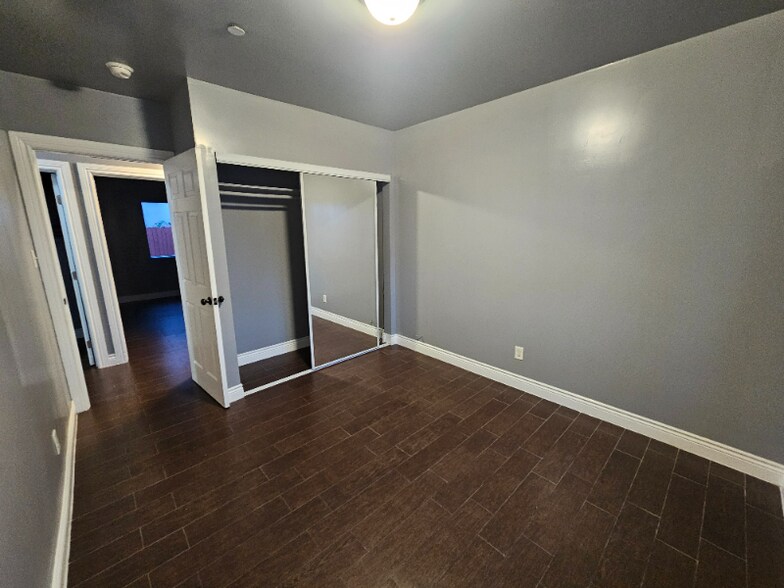 Building Photo - 2811 N Wilmington Ave