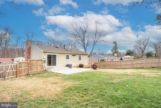 Building Photo - 13715 Smallwood Ct