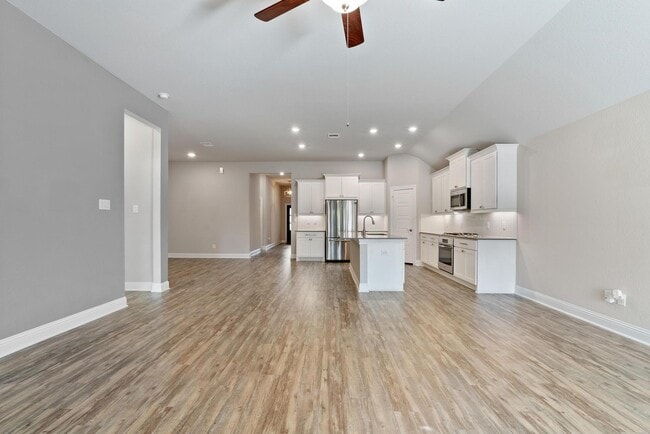 Building Photo - 18716 Laurel Hills Dr