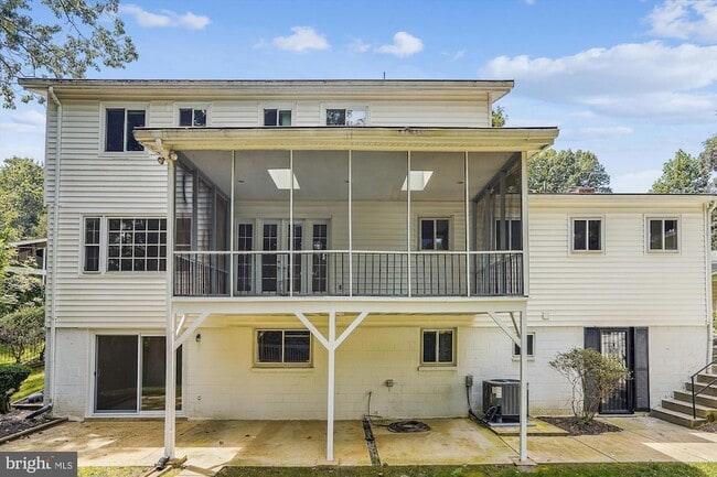 Building Photo - 8501 Canterbury Dr