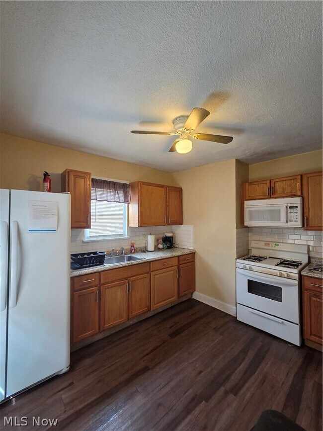 Building Photo - 22031 Miller Ave