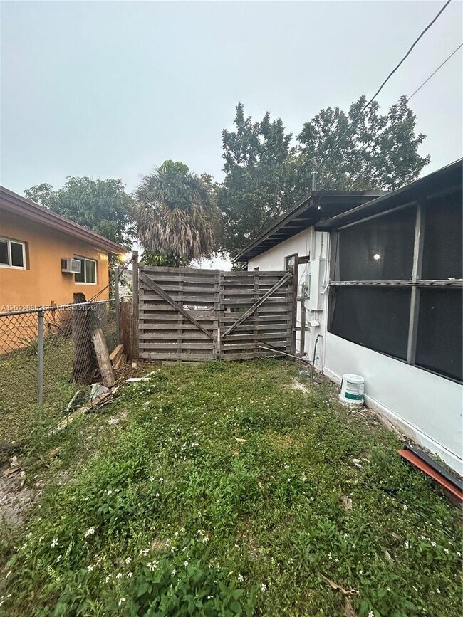 Building Photo - 1080 NW 121st St