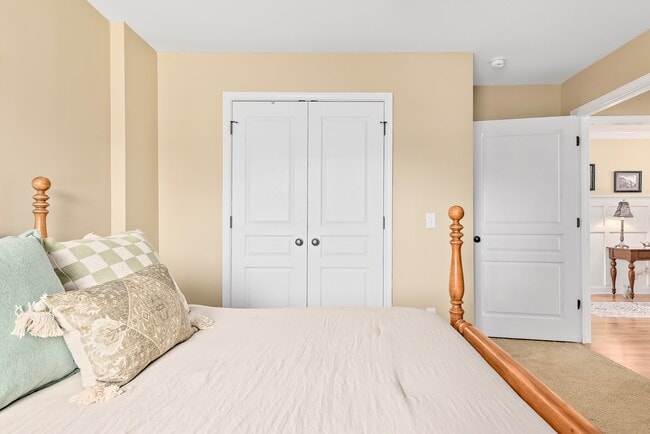 Building Photo - 304 Squirrel Hollow