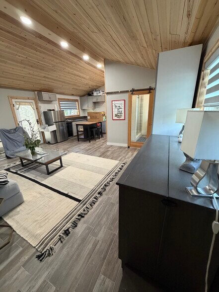 Building Photo - 7711 Owensmouth Ave