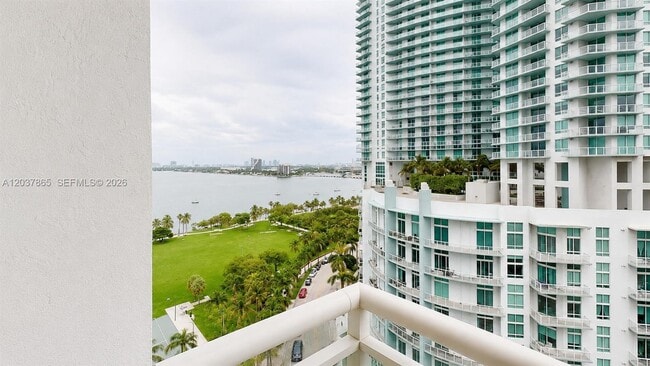 Building Photo - 2000 N Bayshore Dr