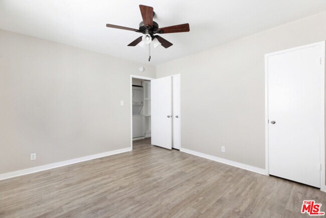 Building Photo - 925 N Curson Ave
