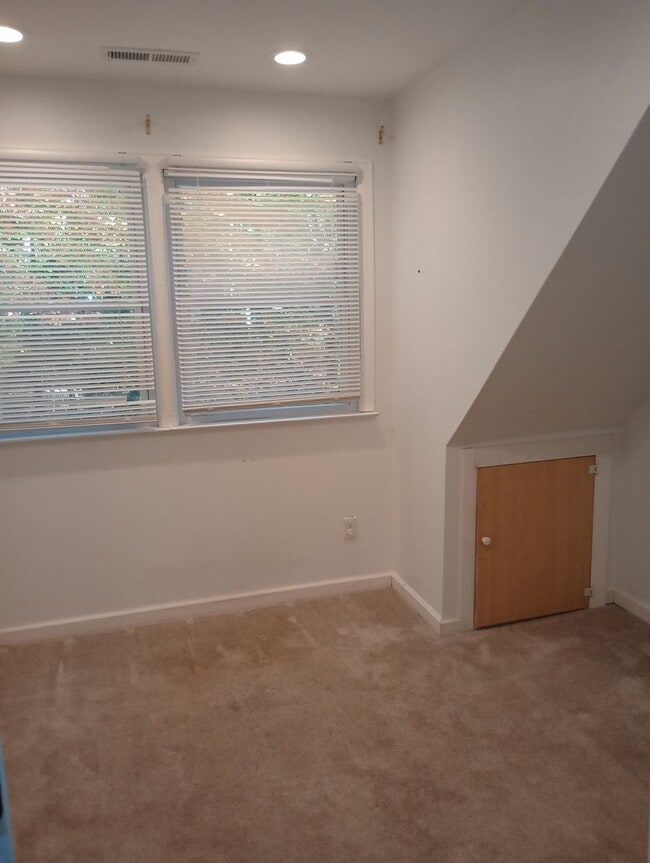 Building Photo - 3 Bedroom, 3 Bath Single Family Home for Rent