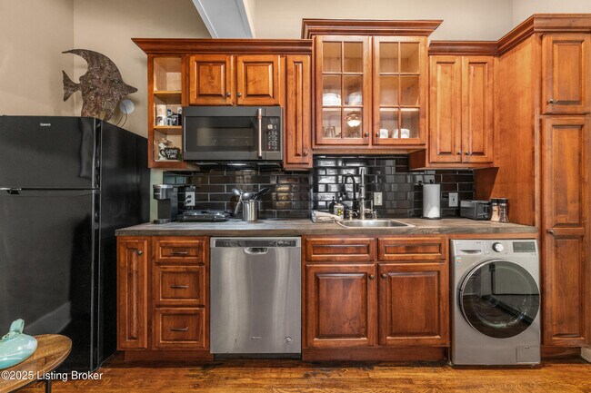 Building Photo - 1236 E Broadway