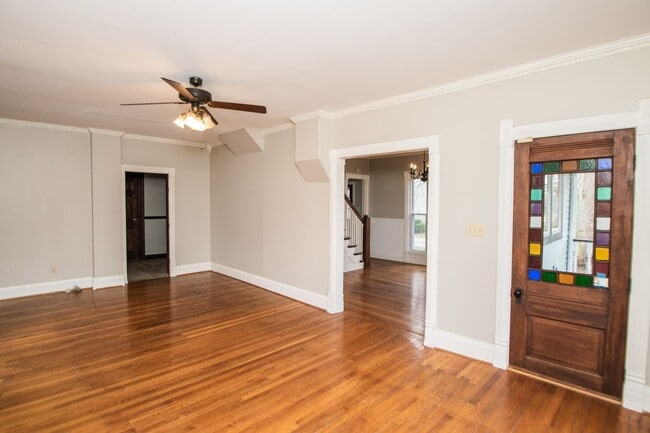 Building Photo - 3 bed 1.5 bath Downtown Valparaiso Home