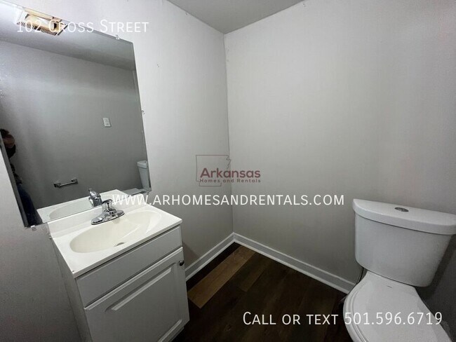 Building Photo - 102 Cross St