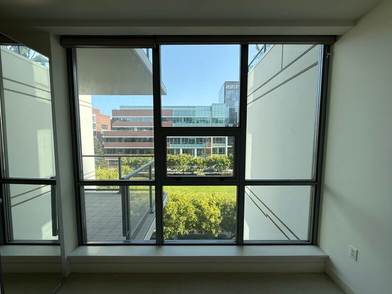 Building Photo - 420 Mission Bay Blvd N