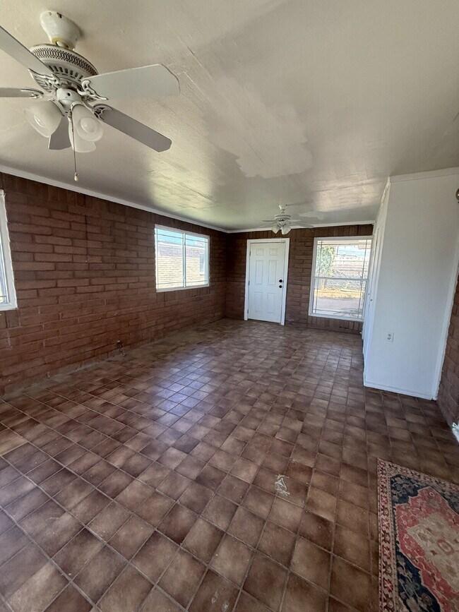 Building Photo - 5725 Wren Ave