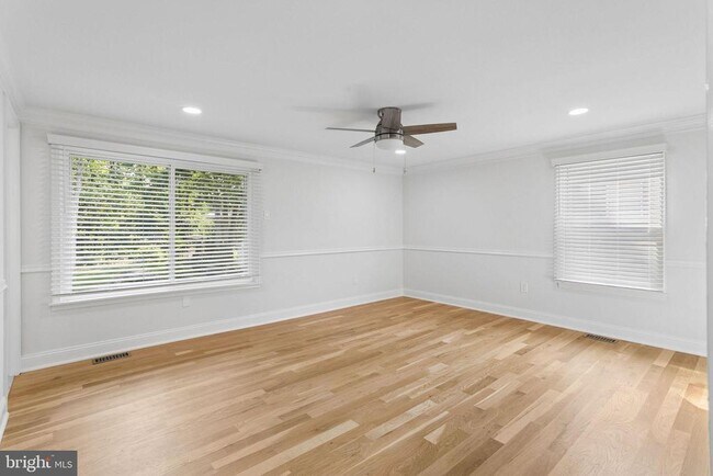 Building Photo - 306 Candlewood Ln