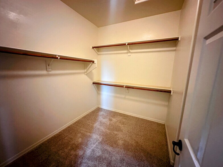 Building Photo - 4717 W Sweet Iron Pass