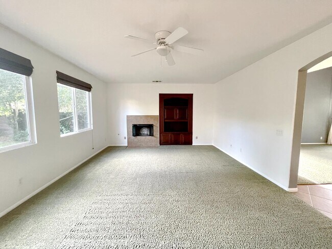 Building Photo - 1046 Strawberry Creek St