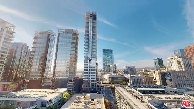 Building Photo - 1100 S Hope St