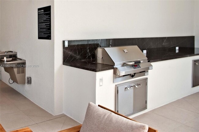 Building Photo - 225 N Miami Ave