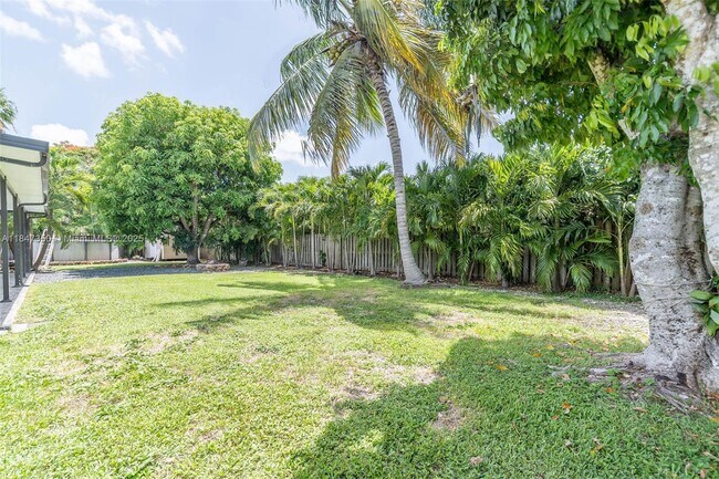 Building Photo - 15250 SW 154th Ave
