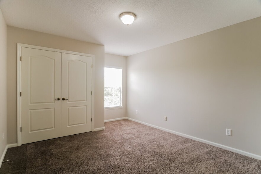 Building Photo - 644 Porta Rosa Circle