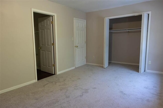 Building Photo - 721 Redland Dr